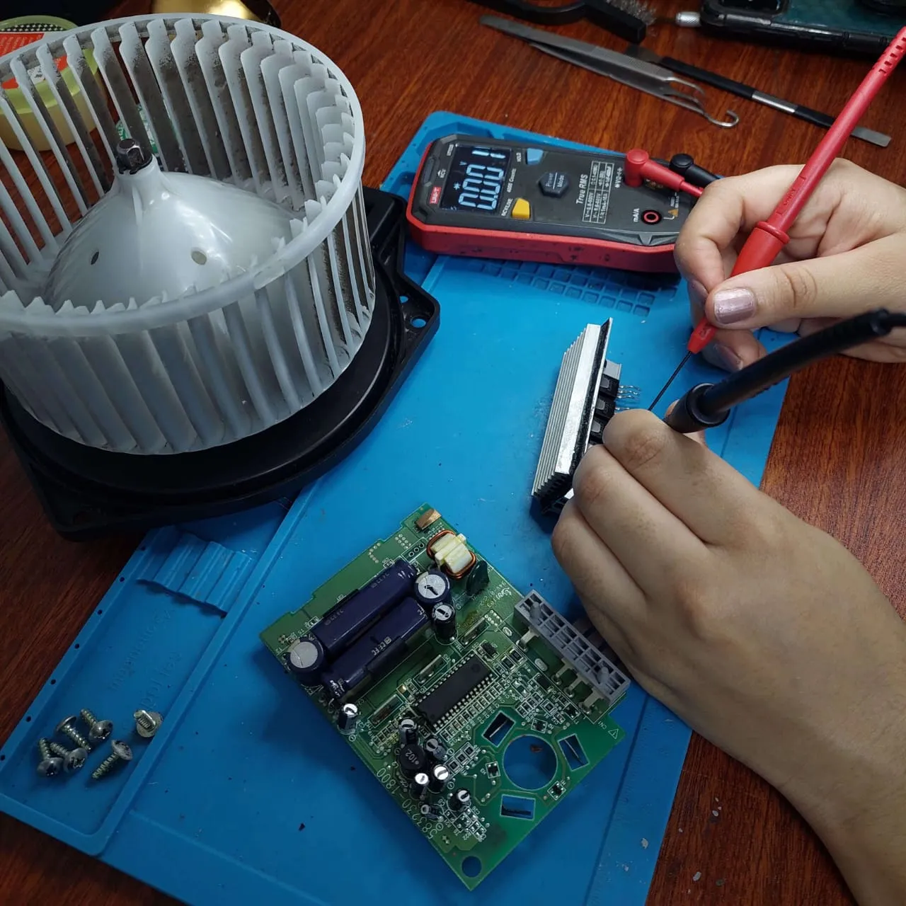 Reparación electrónica de motor soplador Toyota