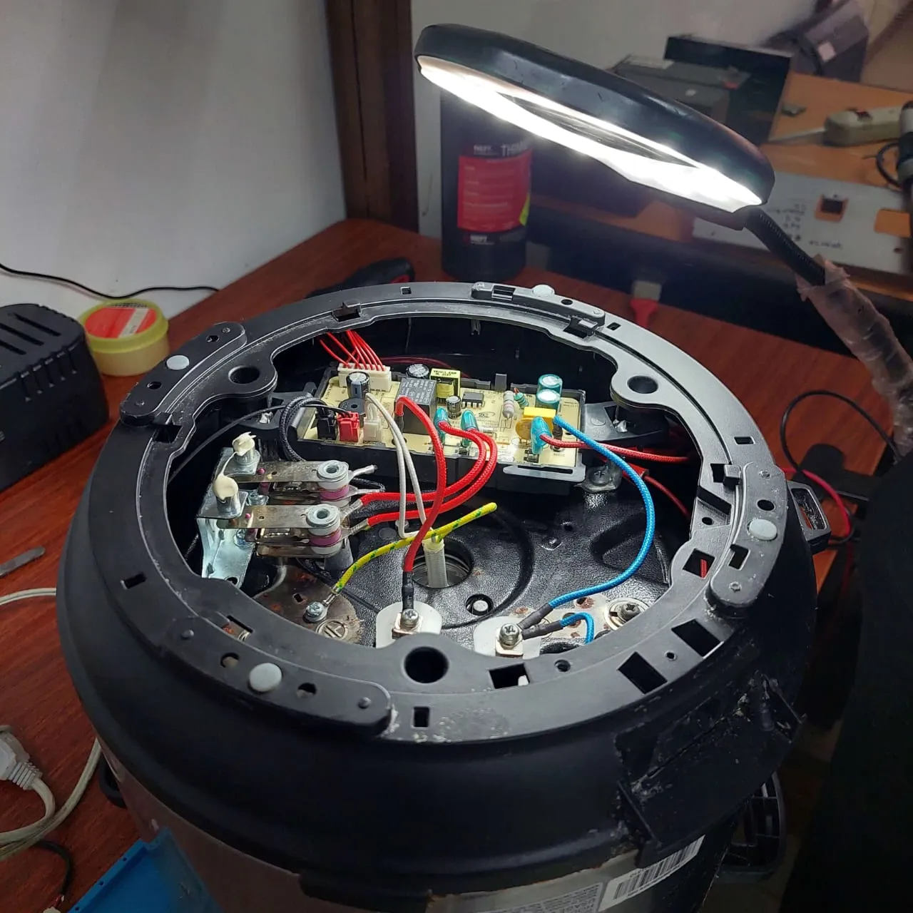 Reparación de tarjeta electrónica en freidora de aire