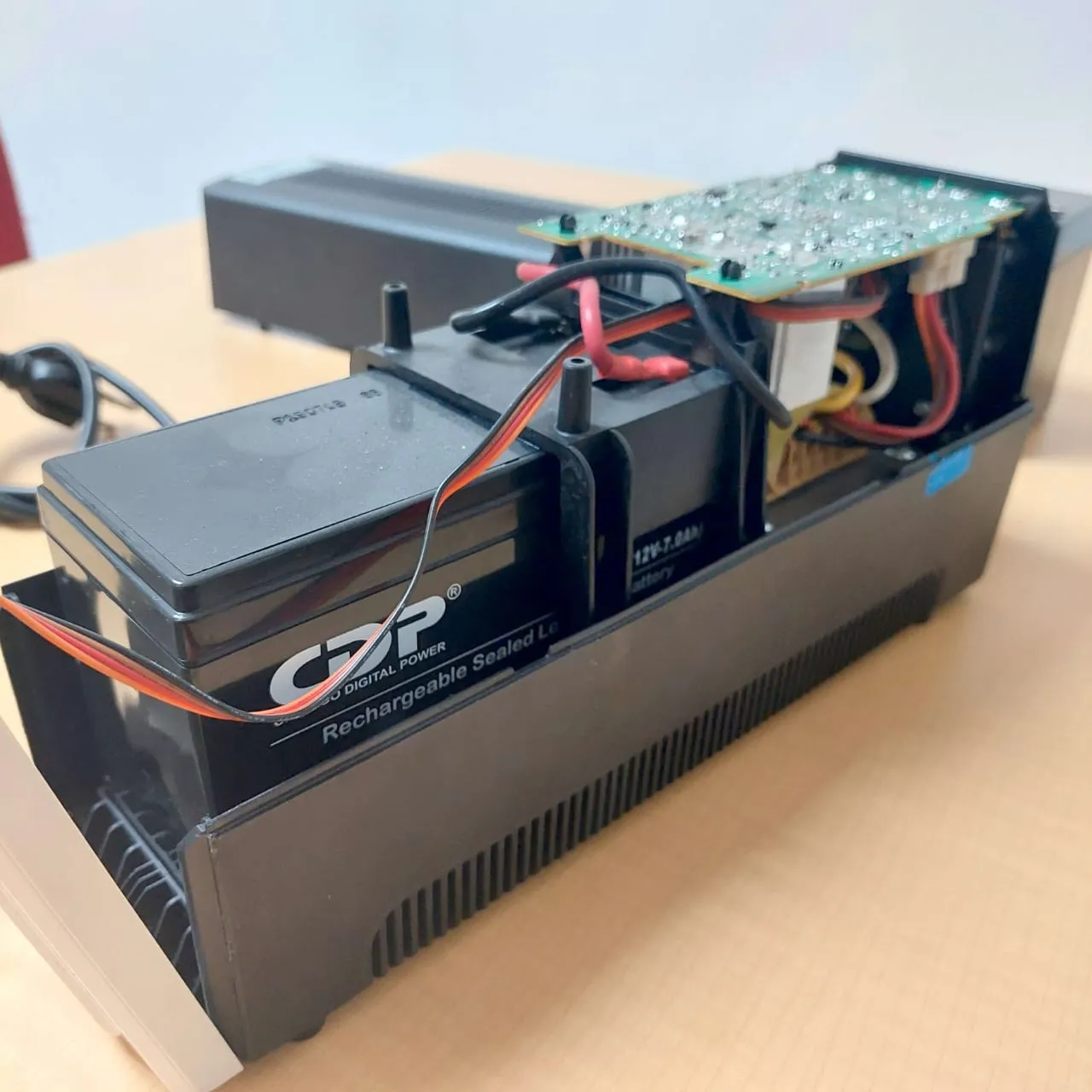 Servicio técnico de UPS marca CDP en laboratorio