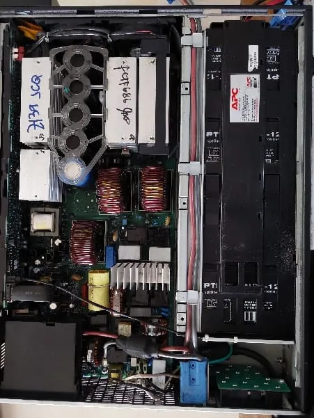 Mantenimiento de Smart UPS APC 2200