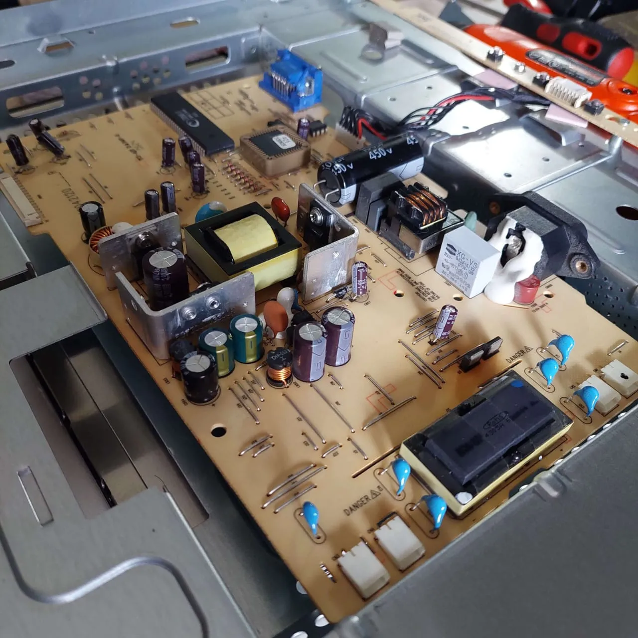 Servicio de electrónica industrial especializada